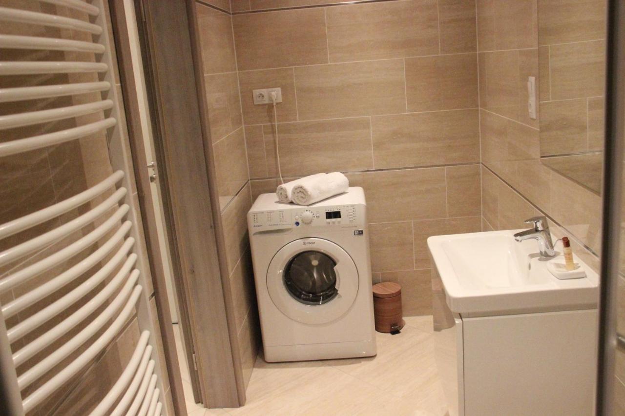 Element Prag Airport Apartment Bagian luar foto